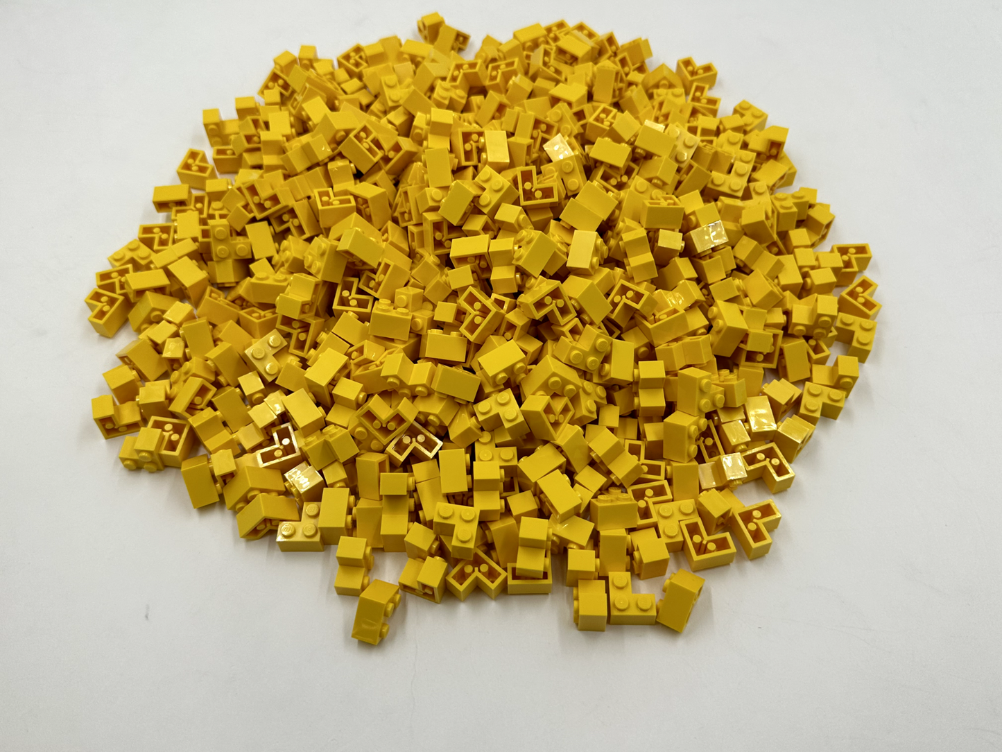LEGO Pack of 200x New Yellow Brick 2 x 2 Corner BULK BRICKS