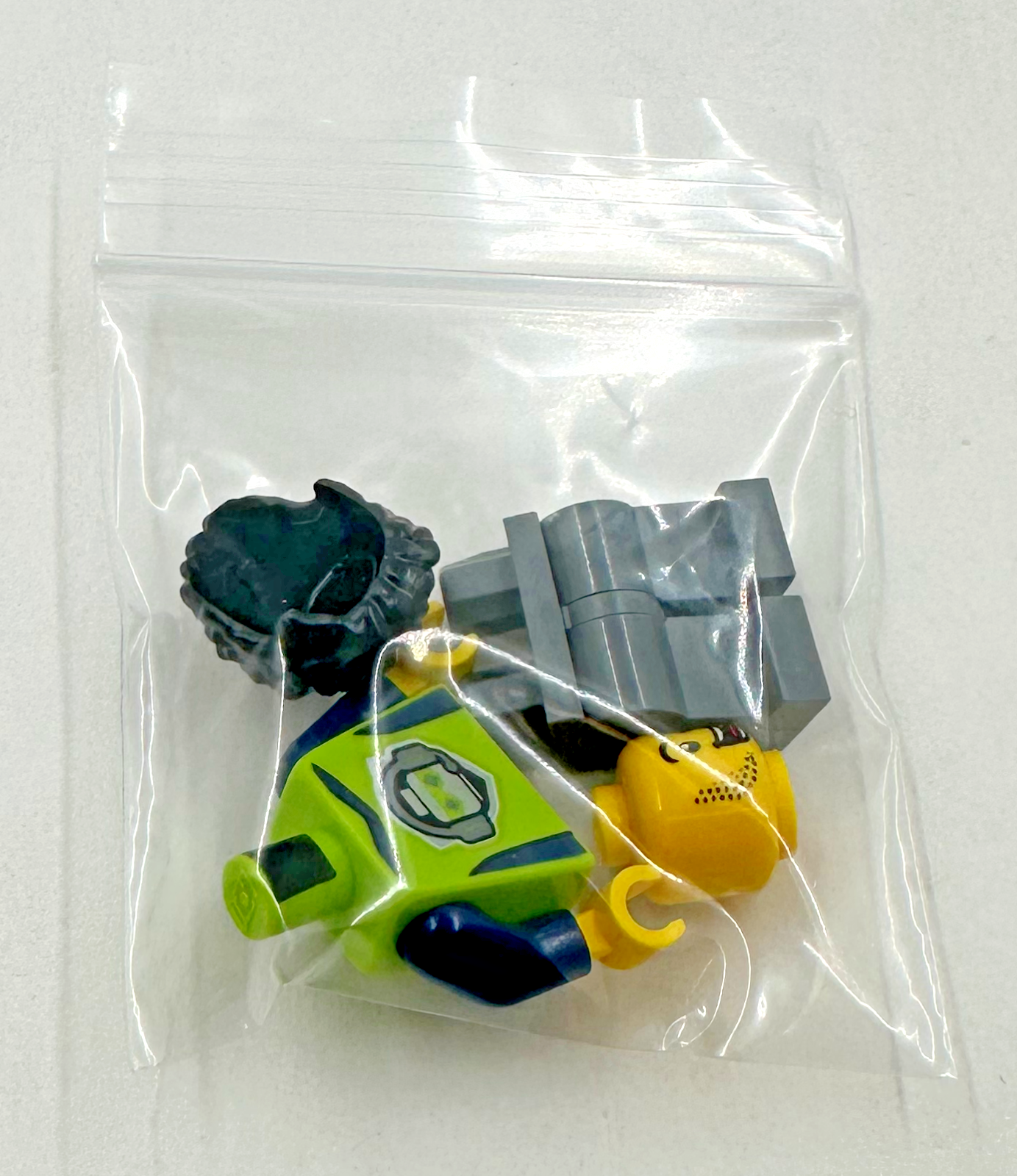 LEGO CITY: Gaming Tournament Truck: City minifigure, male, green/gray 60388 town