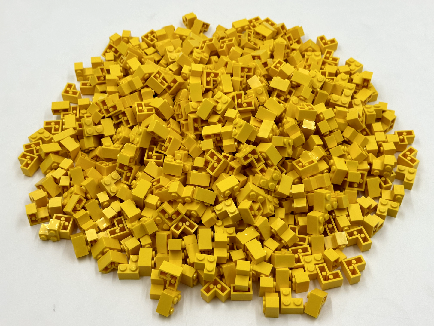 LEGO Pack of 200x New Yellow Brick 2 x 2 Corner BULK BRICKS