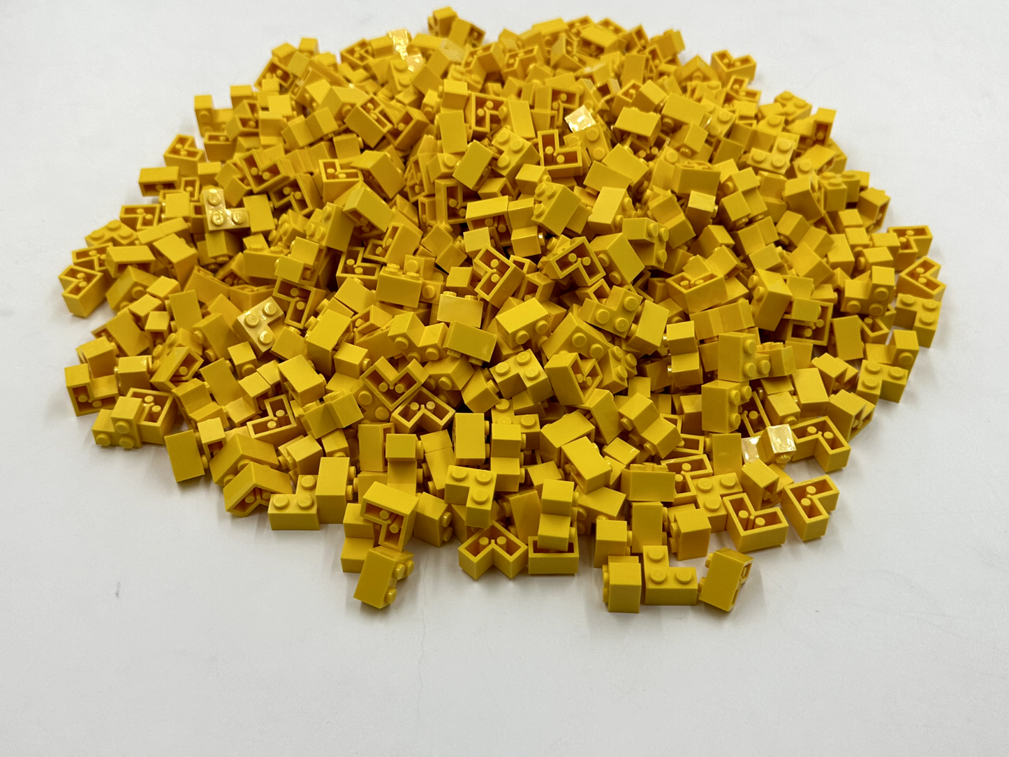 LEGO Pack of 200x New Yellow Brick 2 x 2 Corner BULK BRICKS