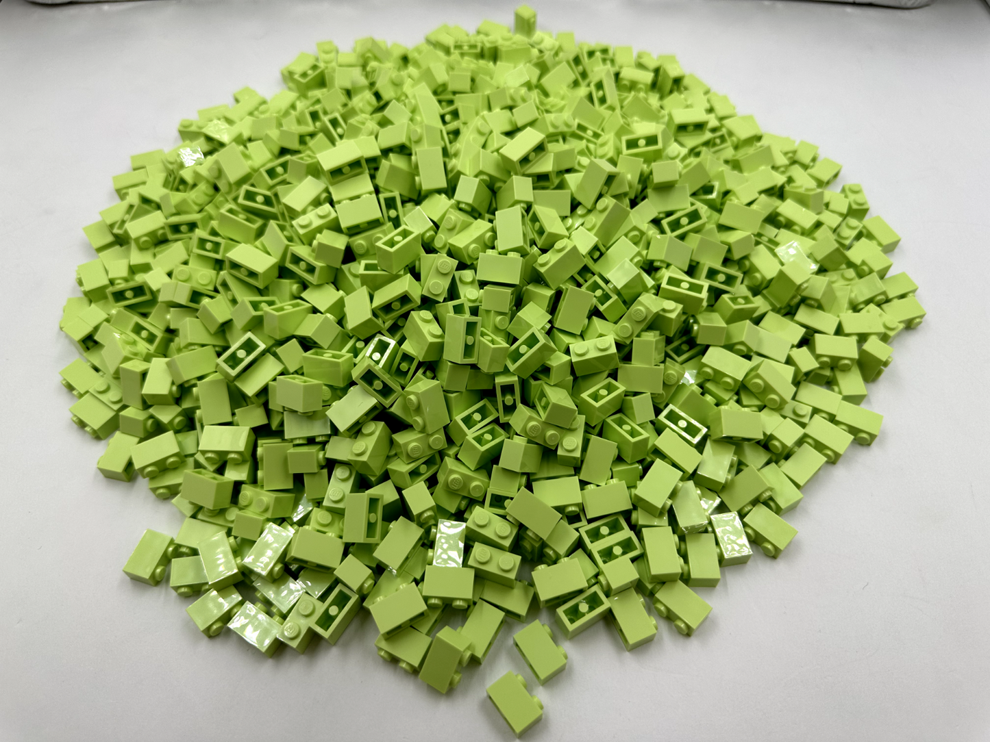 LEGO Pack of 200x New Yellowish Green Brick 1 x 2 BULK BRICKS