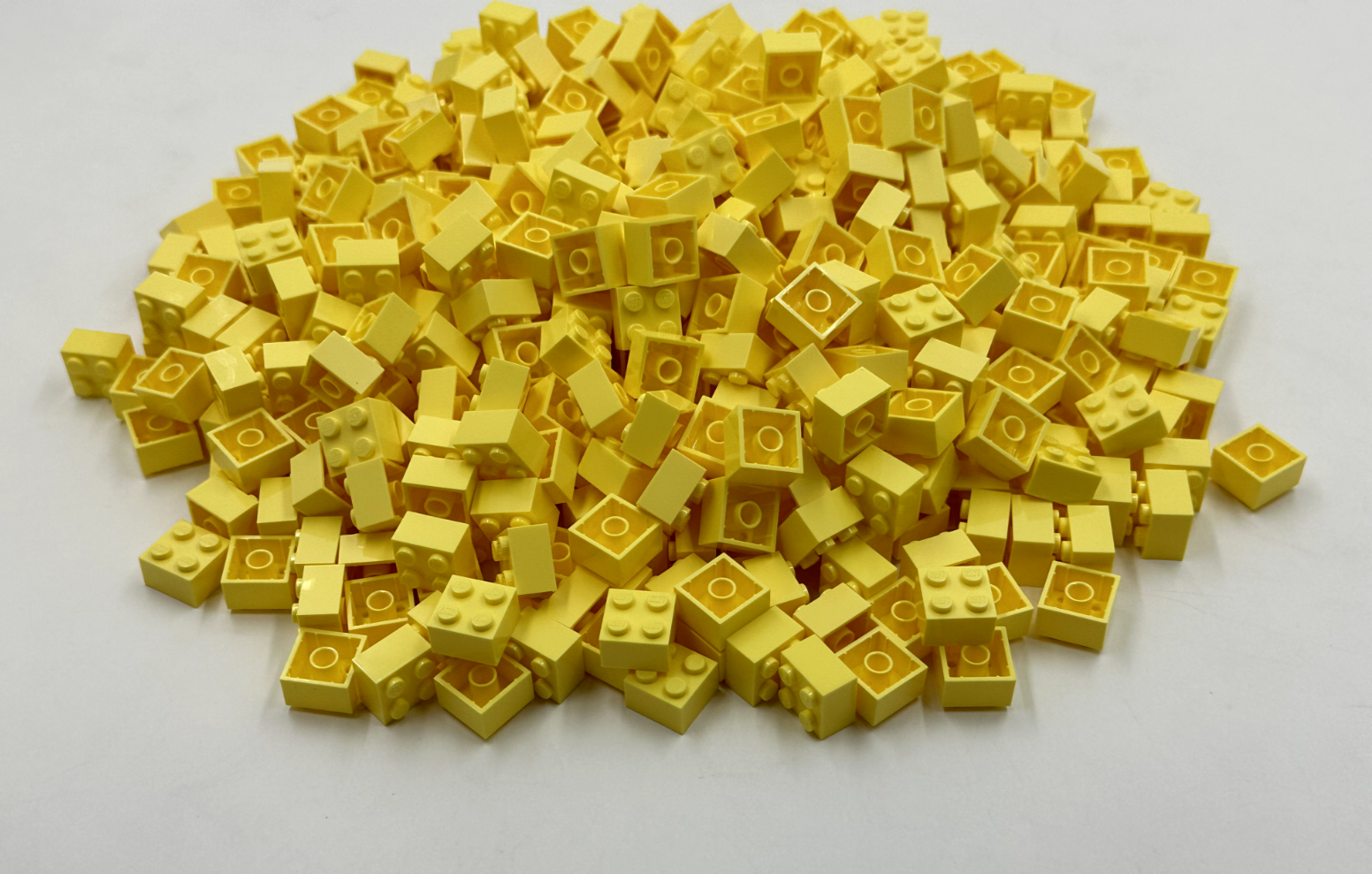 LEGO Pack of 100x New Bright Light Yellow Brick 2 x 2  BULK BRICKS