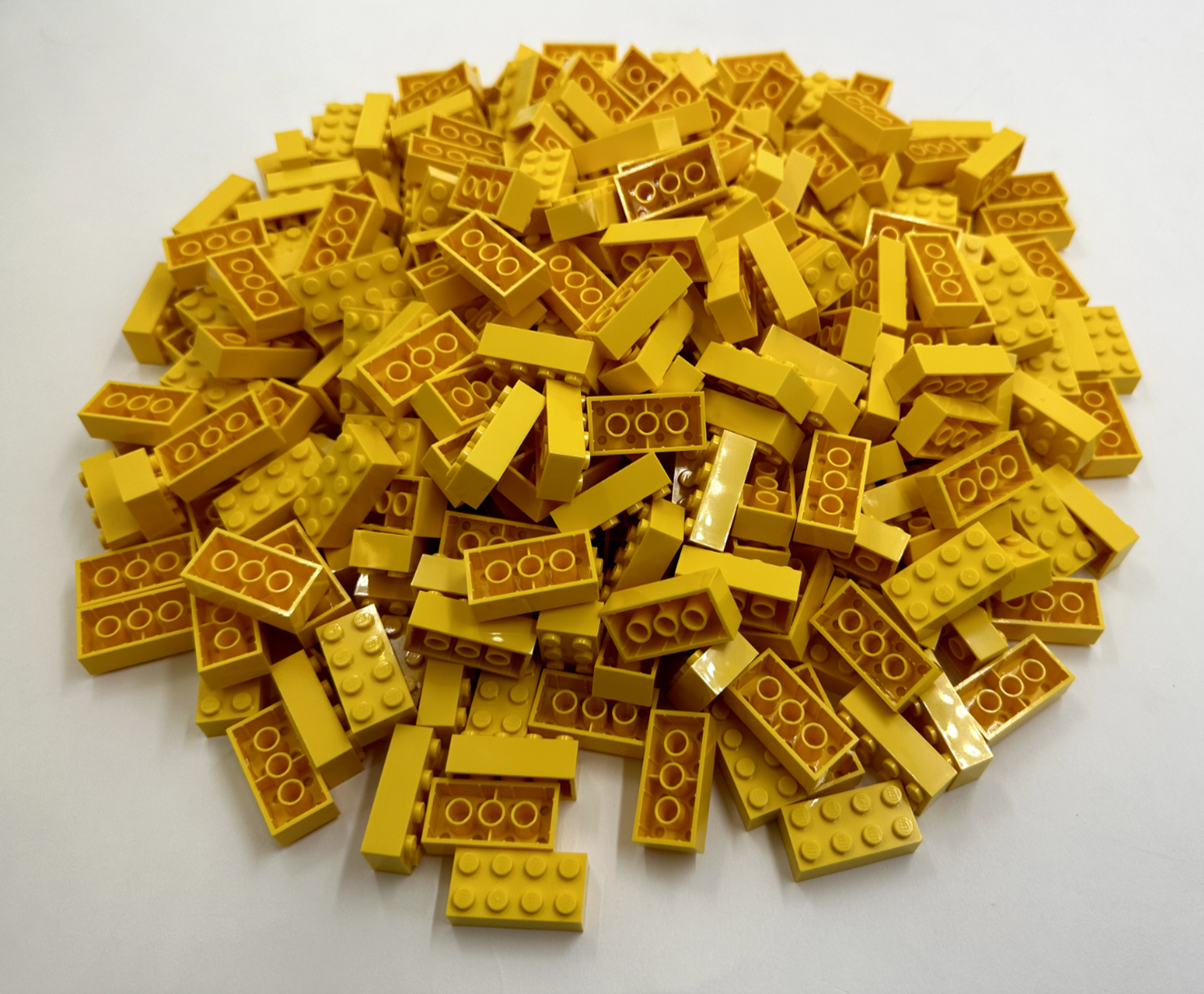 LEGO Pack of 200x New Yellow Brick 2 x 4  BULK BRICKS