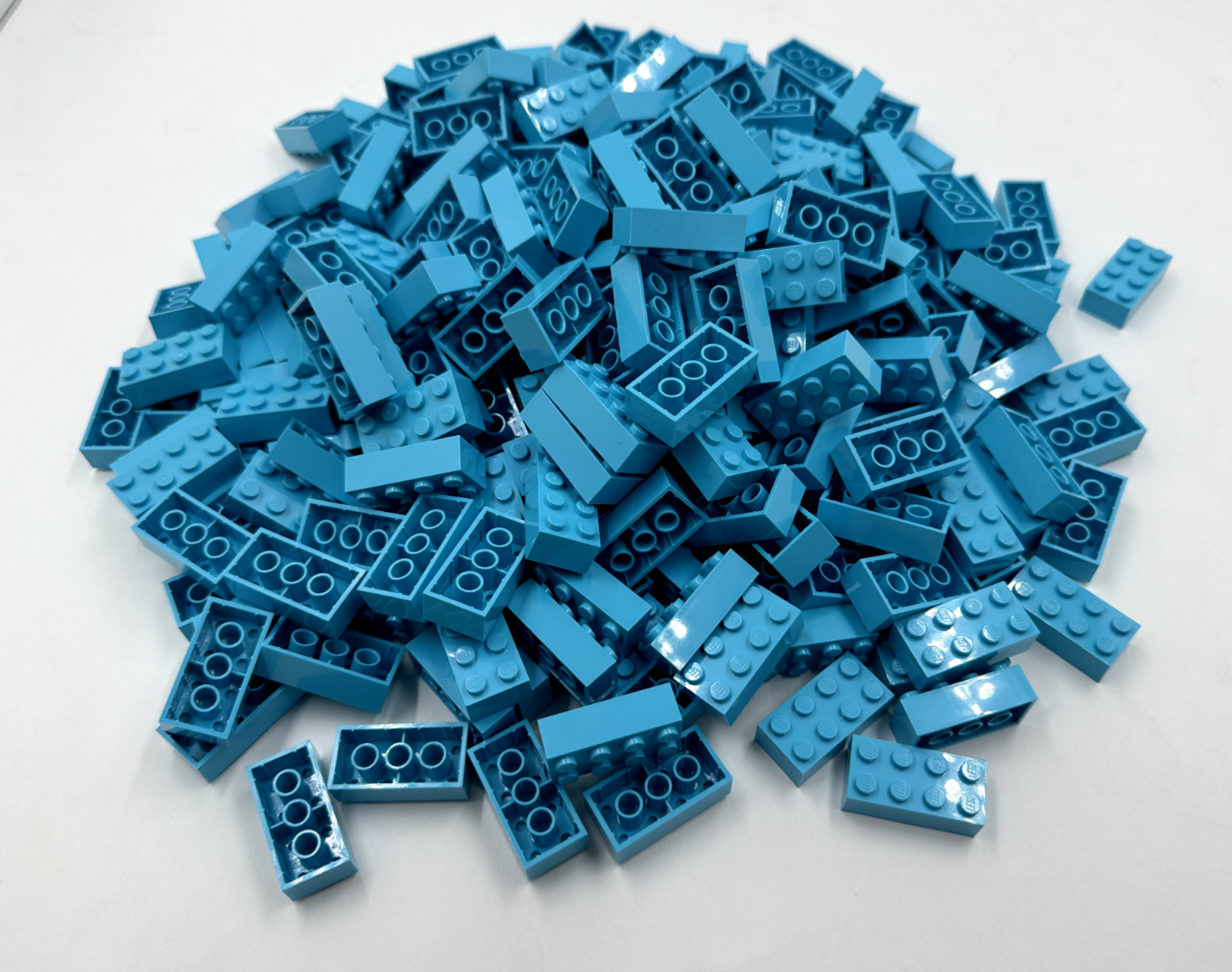 LEGO Pack of 200x New Medium Azure Brick 2 x 4  BULK BRICKS