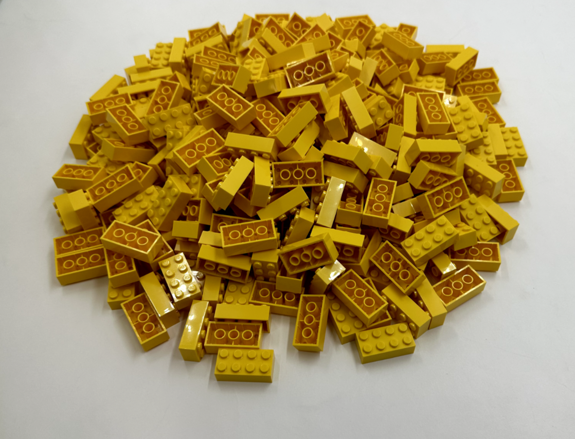 LEGO Pack of 200x New Yellow Brick 2 x 4  BULK BRICKS