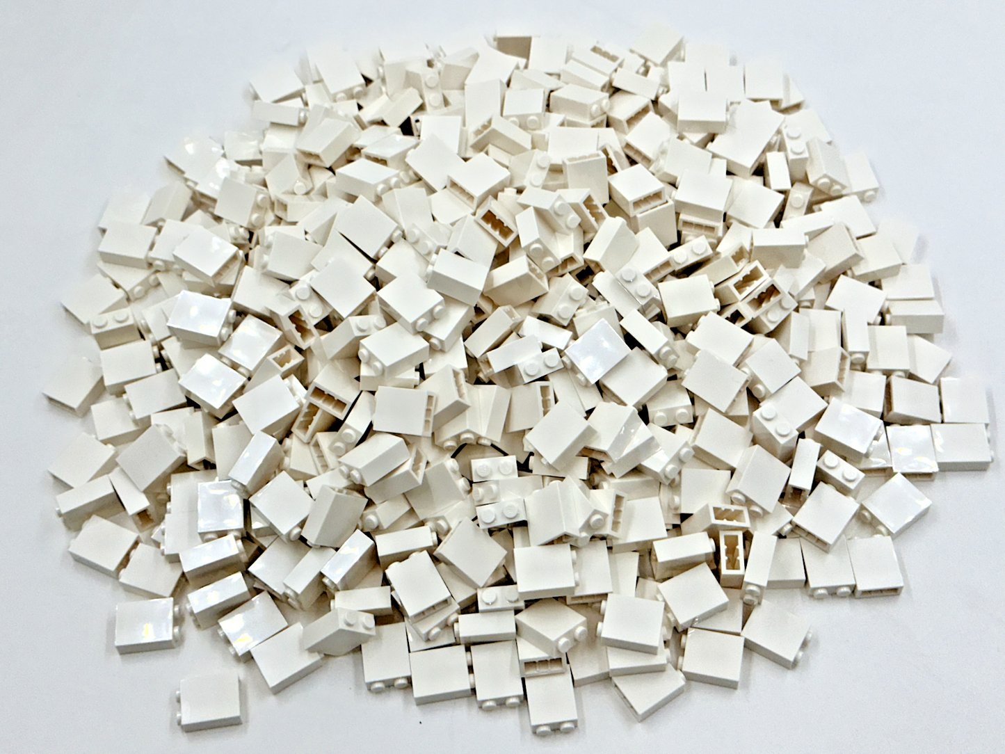 LEGO Pack of 200x New White Brick 1 x 2 x 2 BULK BRICKS