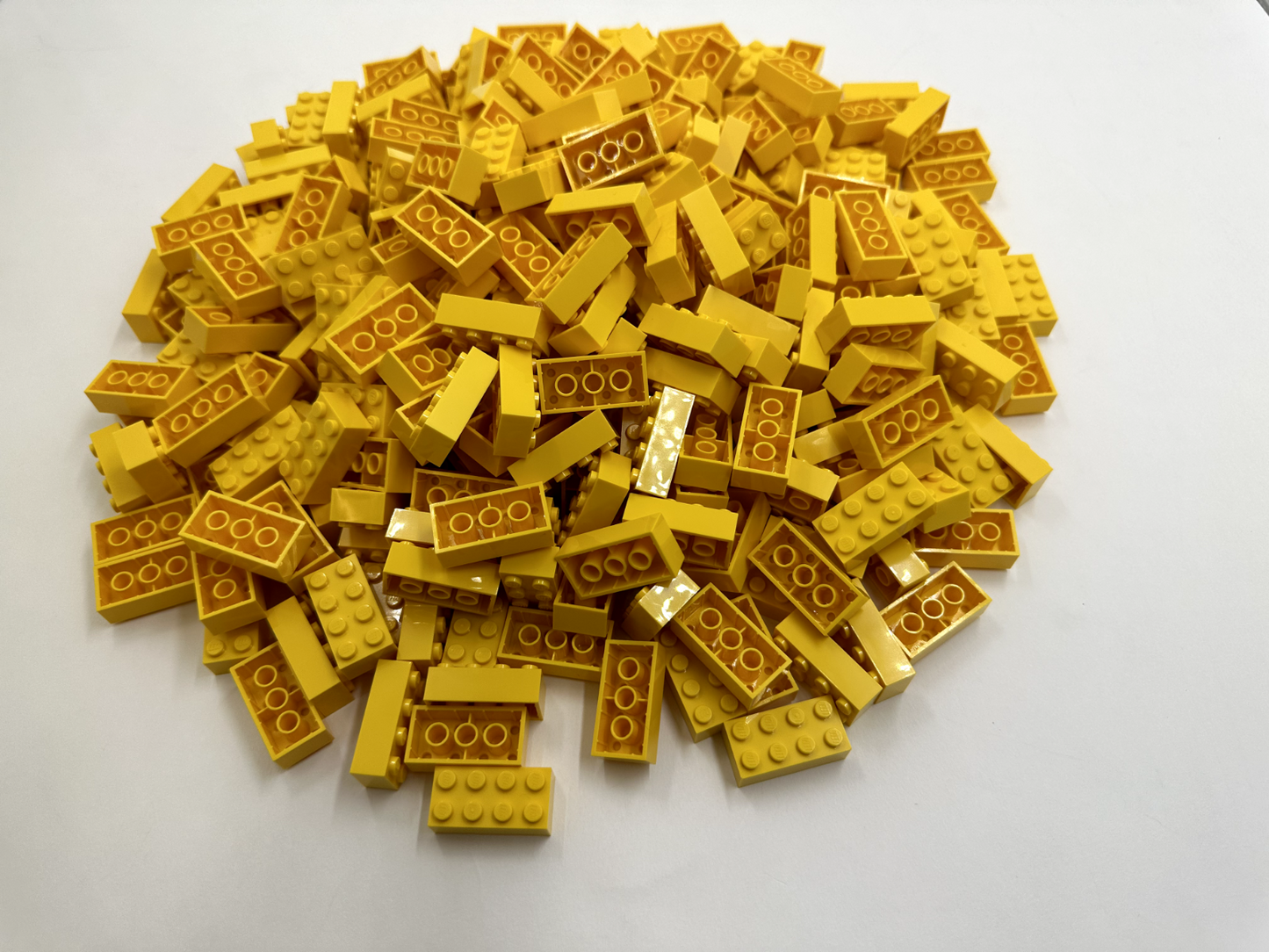 LEGO Pack of 200x New Yellow Brick 2 x 4  BULK BRICKS