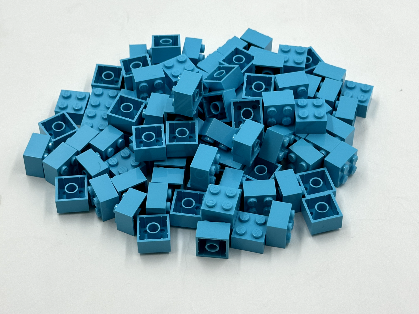 LEGO Pack of 200x New Medium Azure Brick 2 x 2  BULK BRICKS