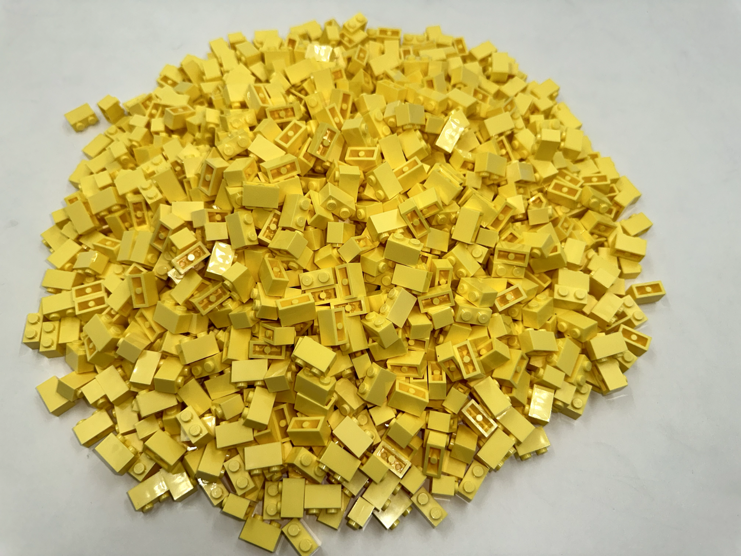 LEGO Pack of 200x New Bright Light Yellow Brick 1 x 2 BULK BRICKS