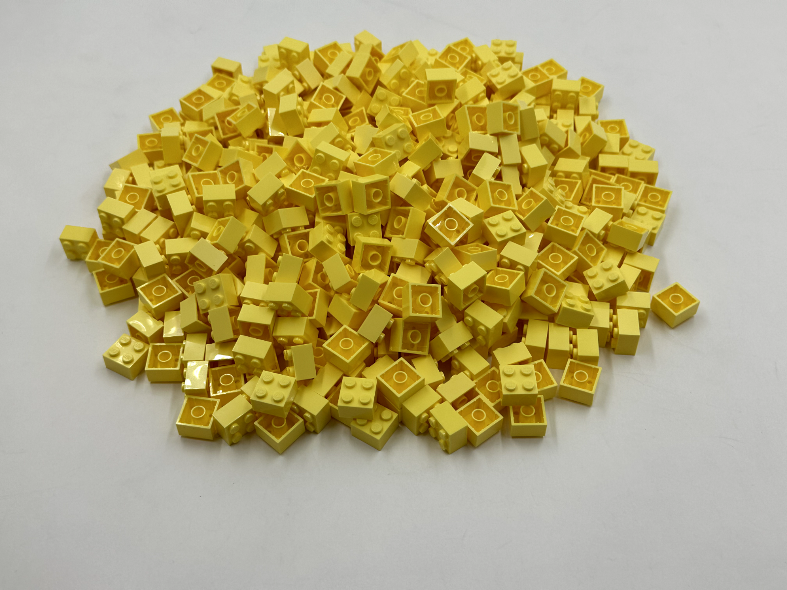 LEGO Pack of 100x New Bright Light Yellow Brick 2 x 2  BULK BRICKS
