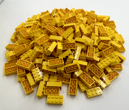 LEGO Pack of 200x New Yellow Brick 2 x 4  BULK BRICKS