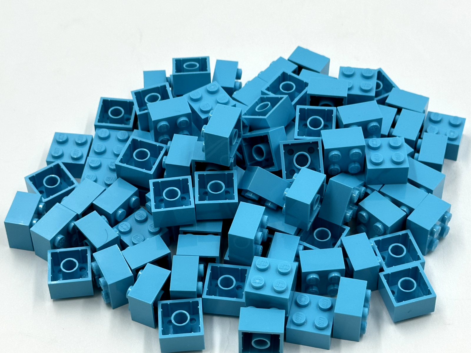 LEGO Pack of 200x New Medium Azure Brick 2 x 2  BULK BRICKS