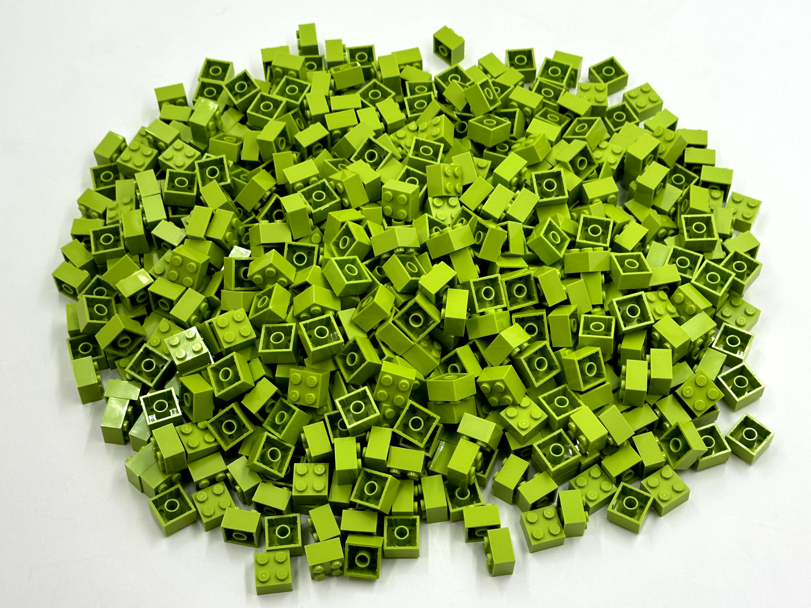 LEGO Pack of 200x New Lime Brick 2 x 2  BULK BRICKS