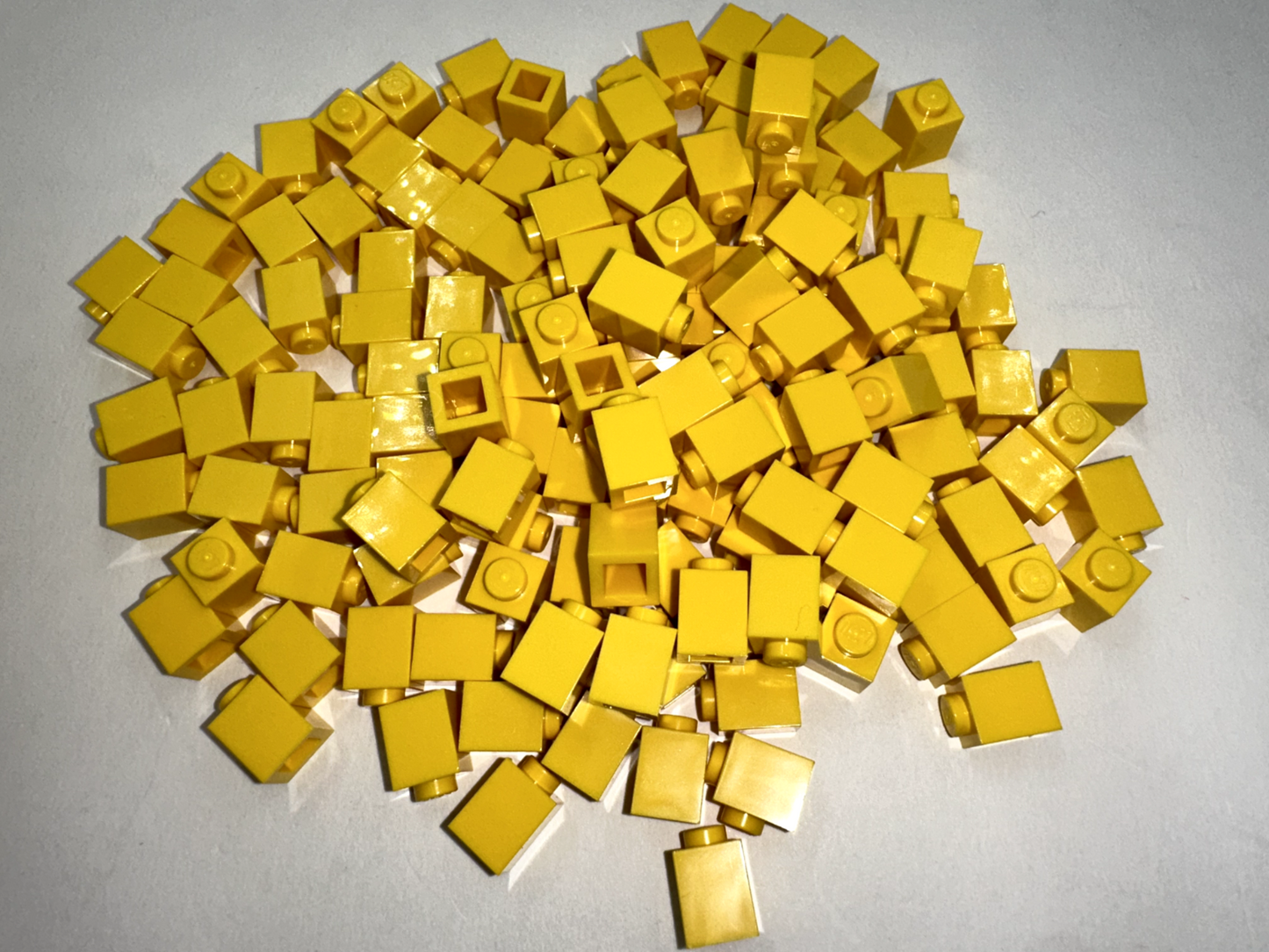 LEGO Pack of 200x New Yellow Brick 1 x 1  BULK BRICKS