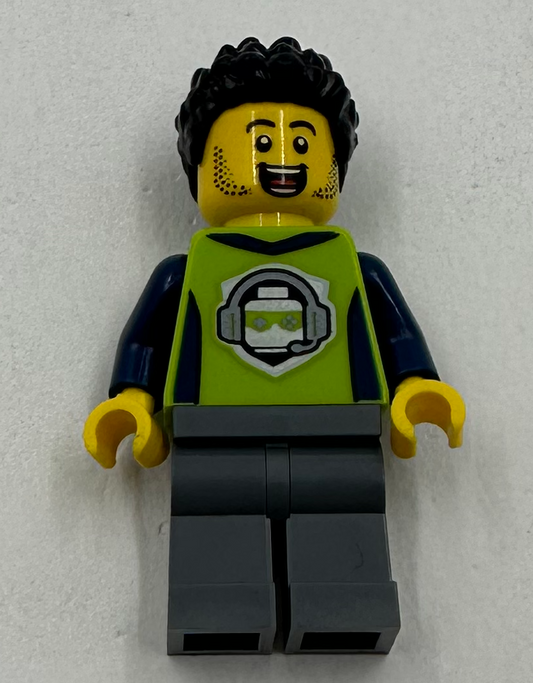 LEGO CITY: Gaming Tournament Truck: City minifigure, male, green/gray 60388 town