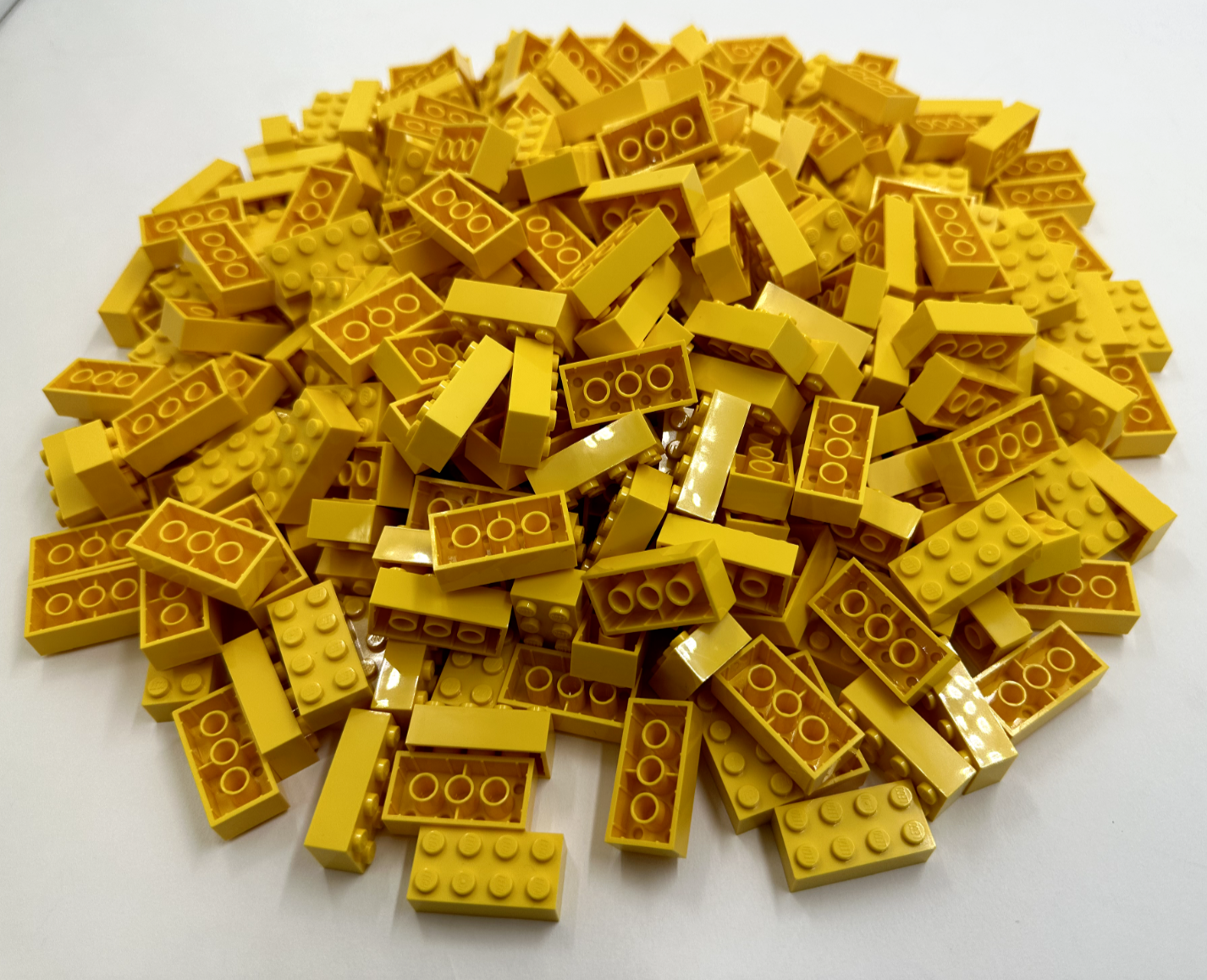 LEGO Pack of 200x New Yellow Brick 2 x 4  BULK BRICKS