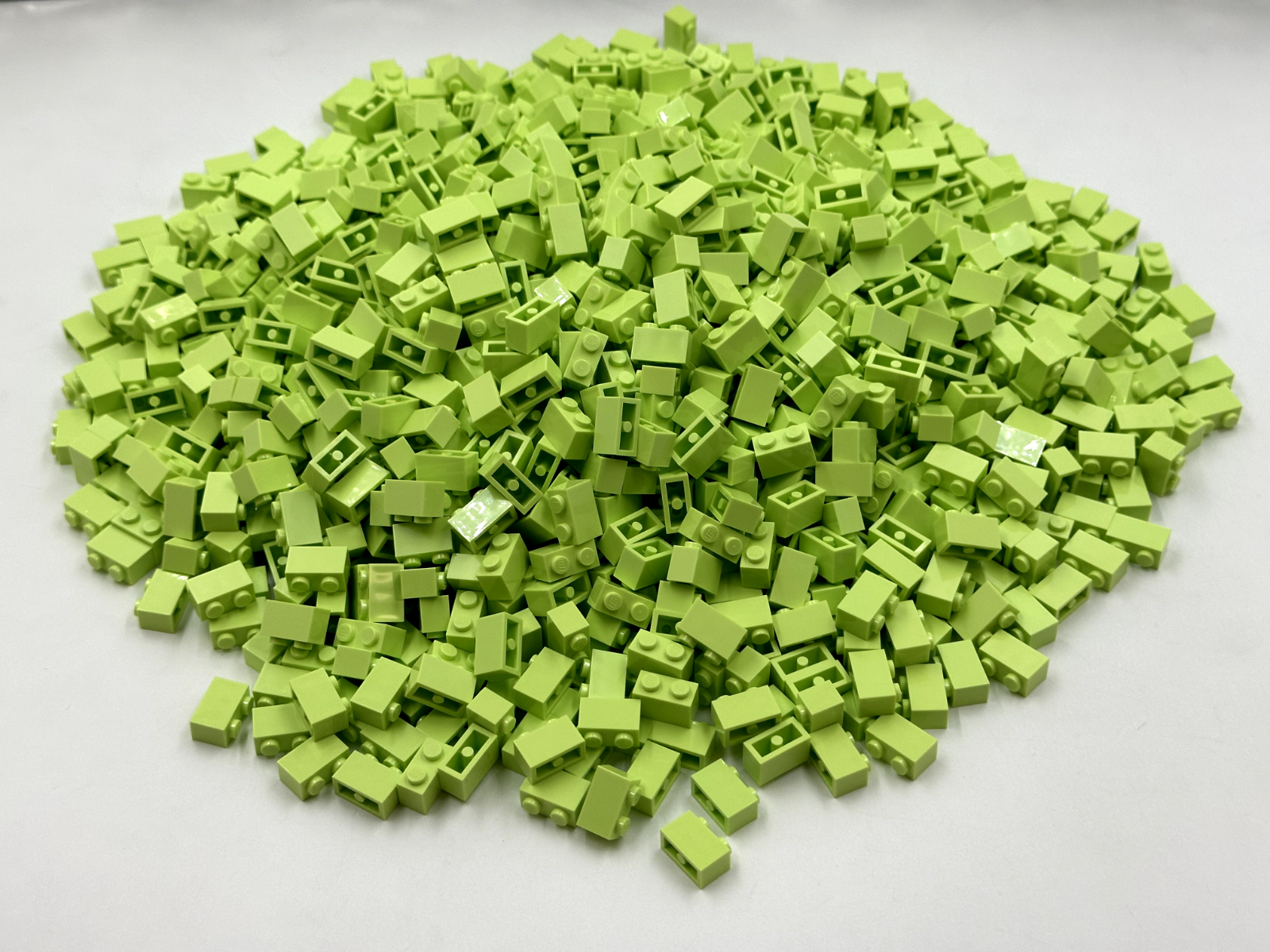 LEGO Pack of 200x New Yellowish Green Brick 1 x 2 BULK BRICKS
