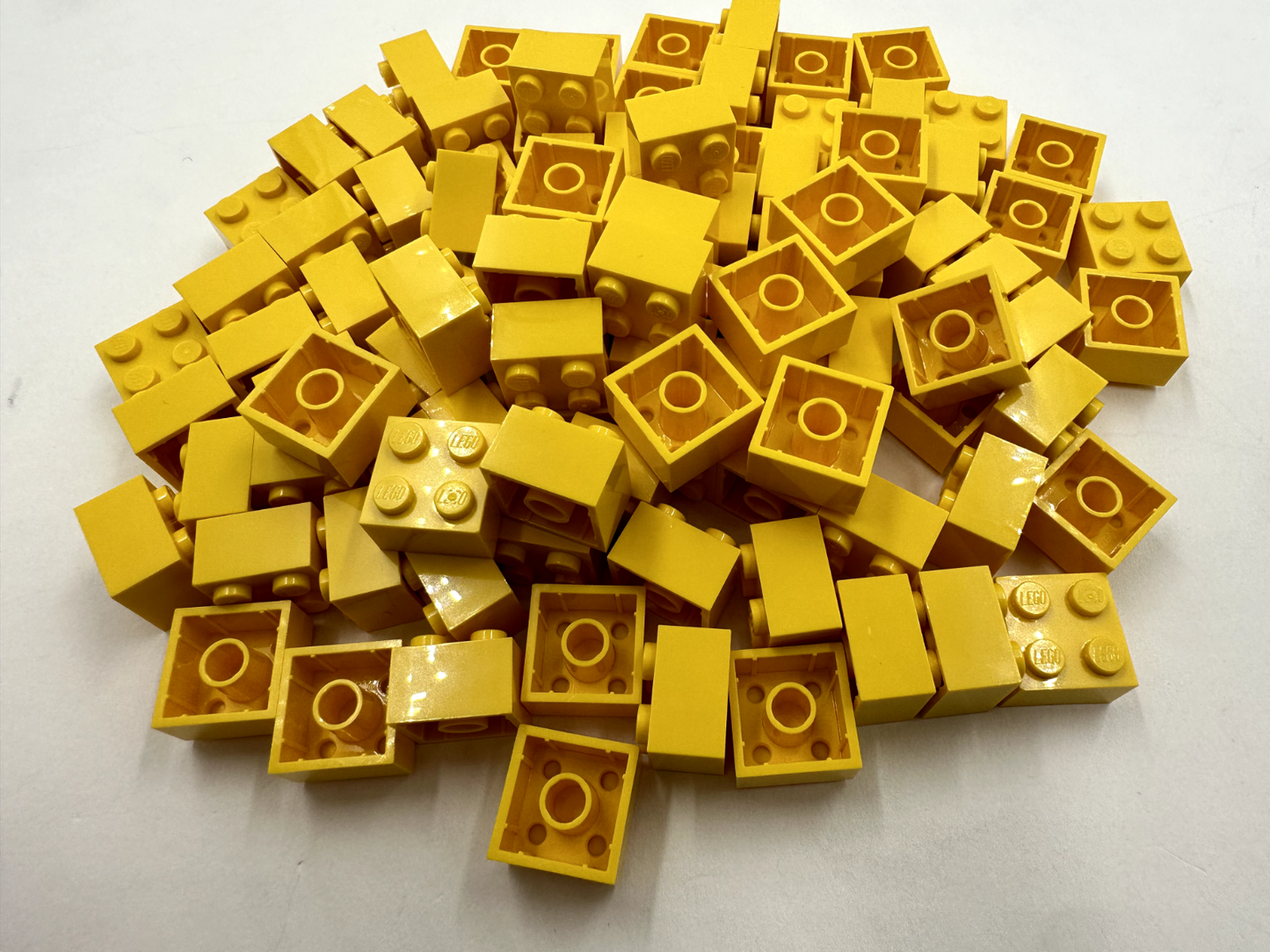 LEGO Pack of 100x New Yellow Brick 2 x 2  BULK BRICKS