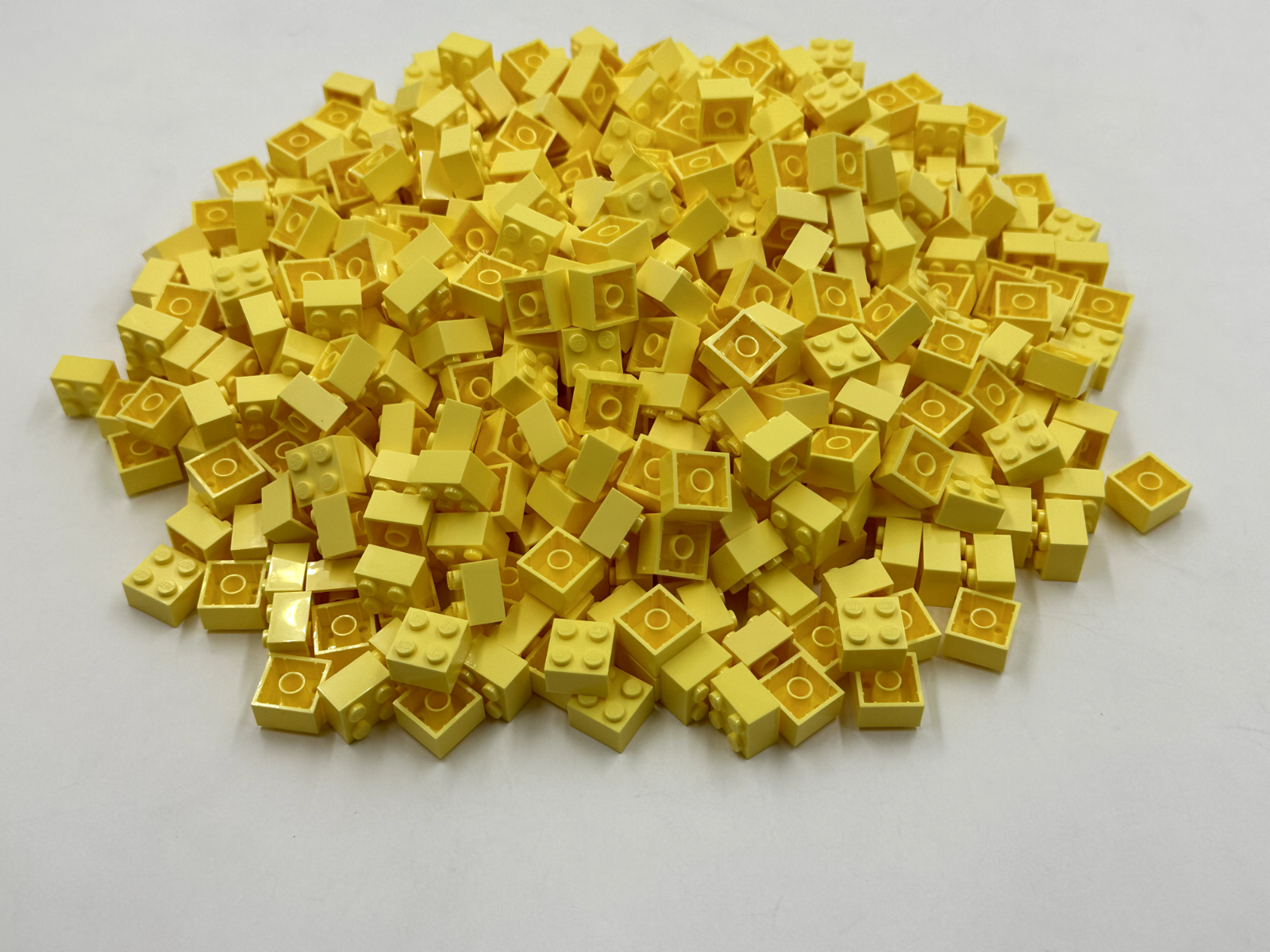 LEGO Pack of 100x New Bright Light Yellow Brick 2 x 2  BULK BRICKS