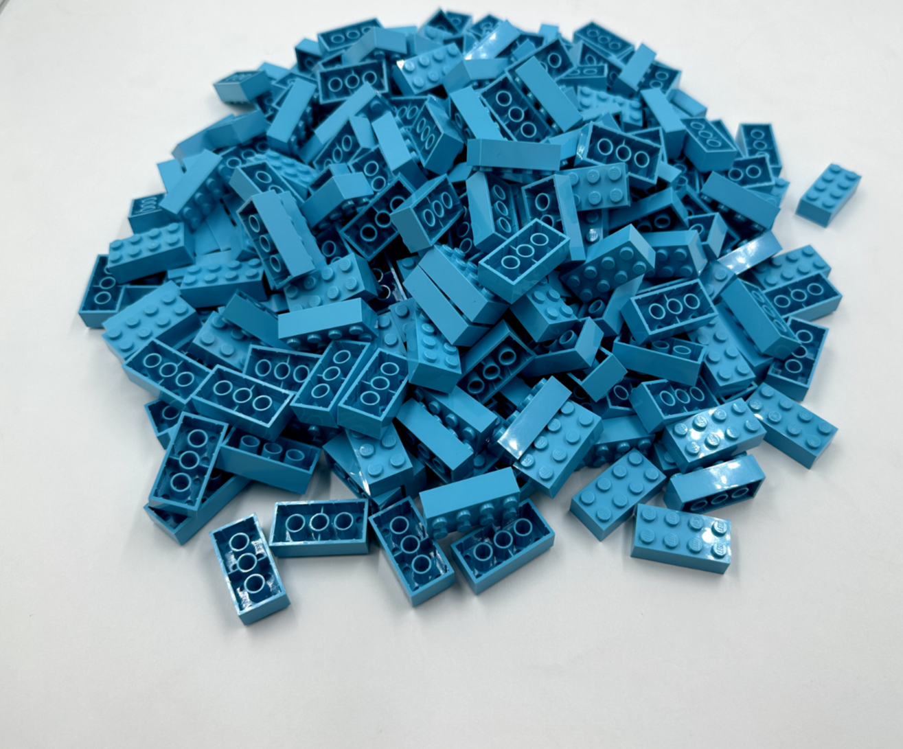 LEGO Pack of 200x New Medium Azure Brick 2 x 4  BULK BRICKS