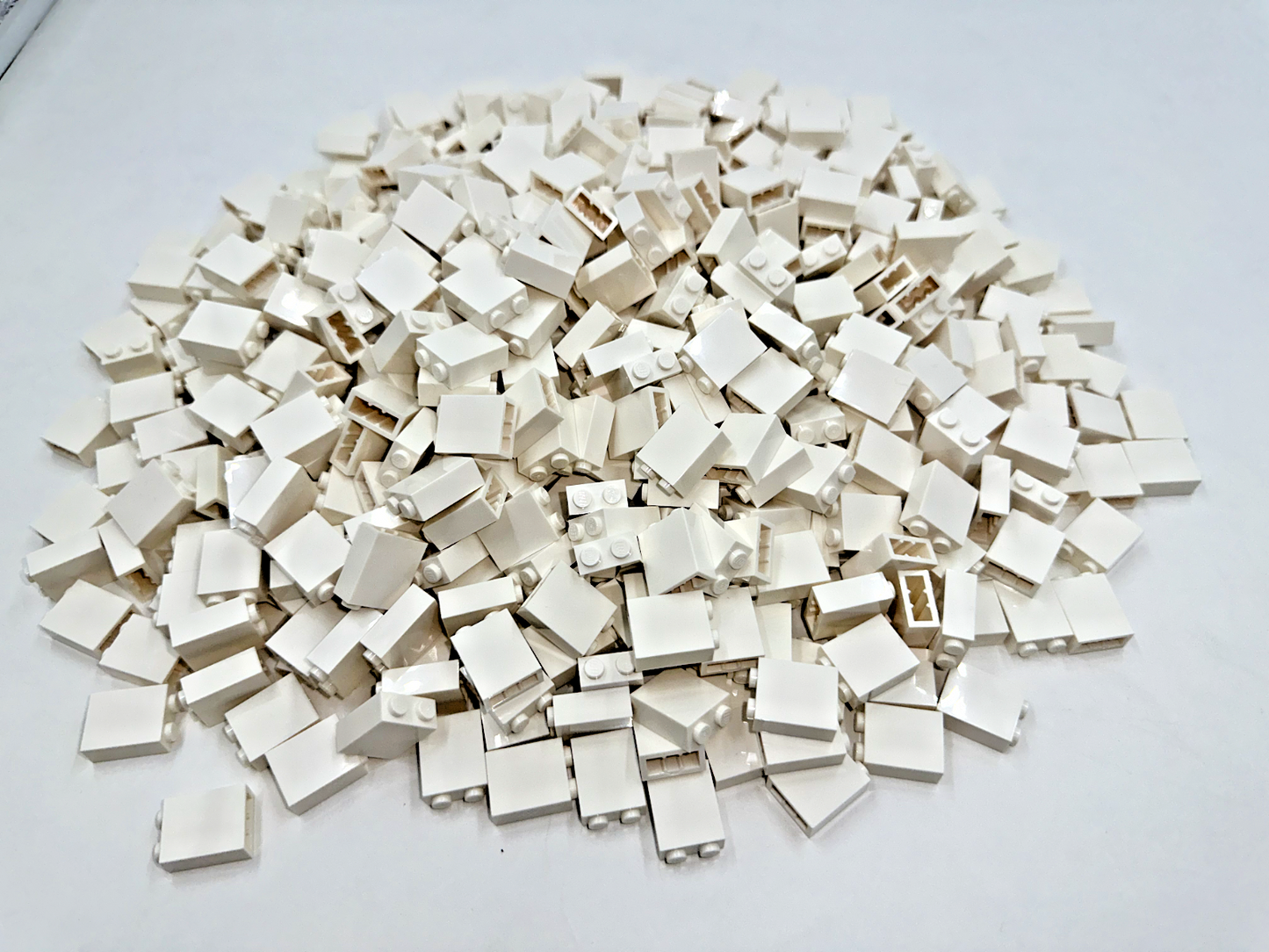 LEGO Pack of 200x New White Brick 1 x 2 x 2 BULK BRICKS