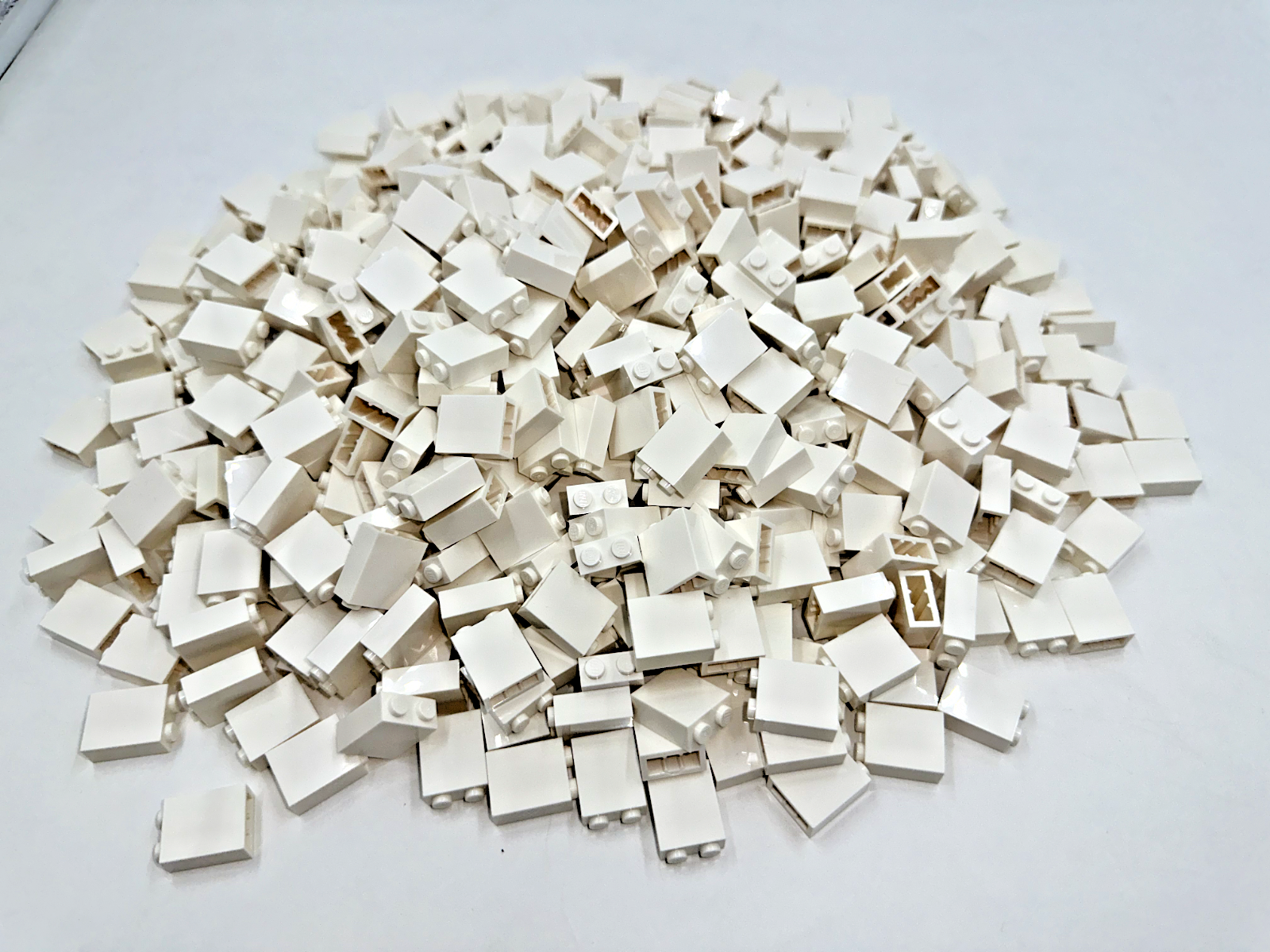 LEGO Pack of 200x New White Brick 1 x 2 x 2 BULK BRICKS