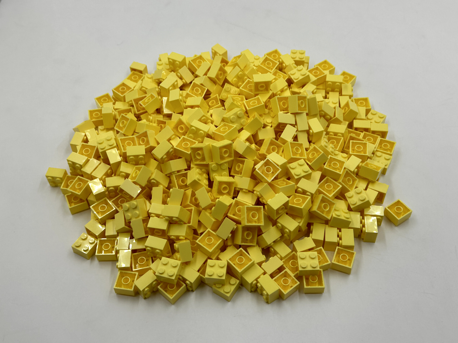LEGO Pack of 100x New Bright Light Yellow Brick 2 x 2  BULK BRICKS
