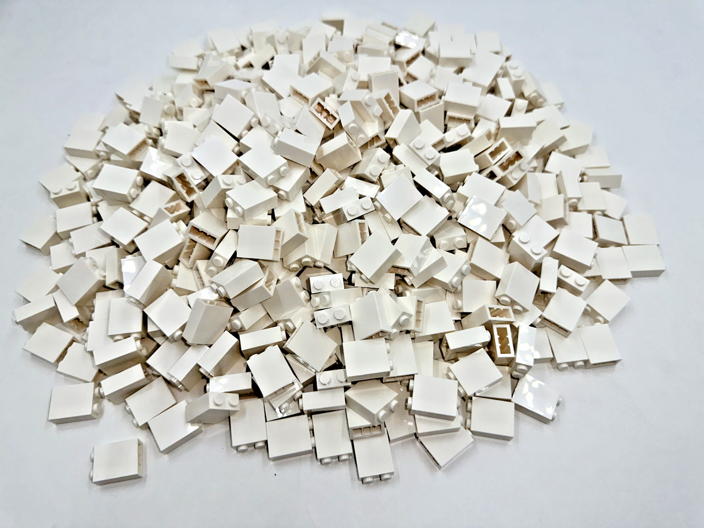 LEGO Pack of 200x New White Brick 1 x 2 x 2 BULK BRICKS