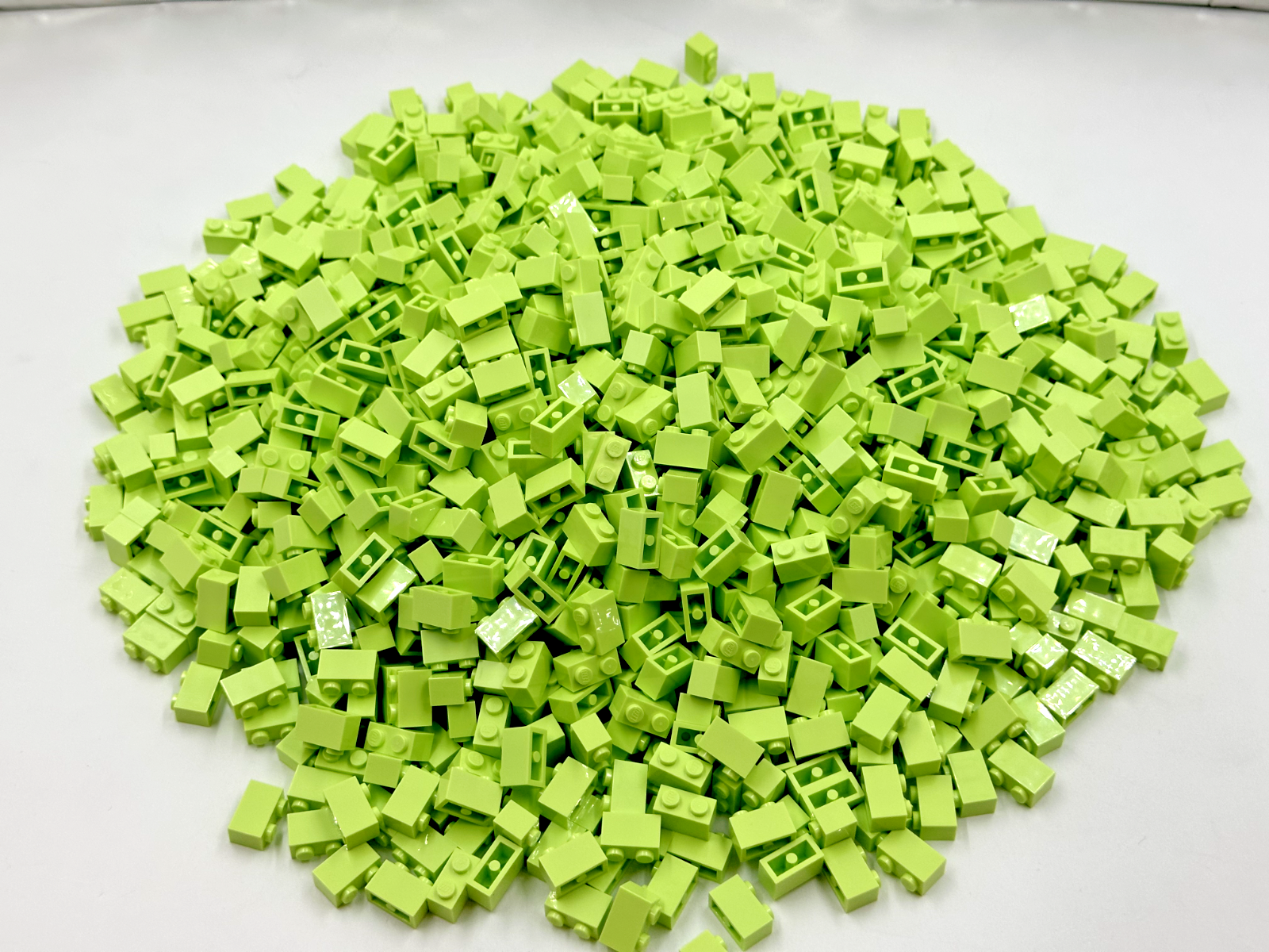 LEGO Pack of 200x New Yellowish Green Brick 1 x 2 BULK BRICKS