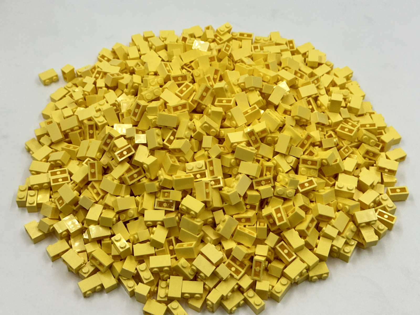 LEGO Pack of 100x New Bright Light Yellow Brick 1 x 2 BULK BRICKS