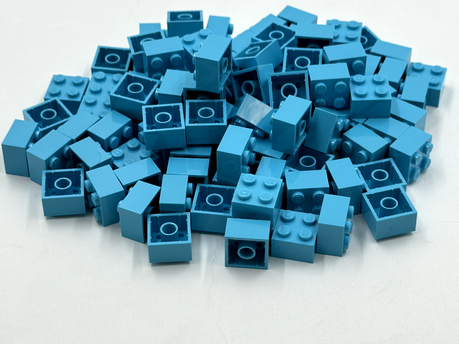 LEGO Pack of 200x New Medium Azure Brick 2 x 2  BULK BRICKS