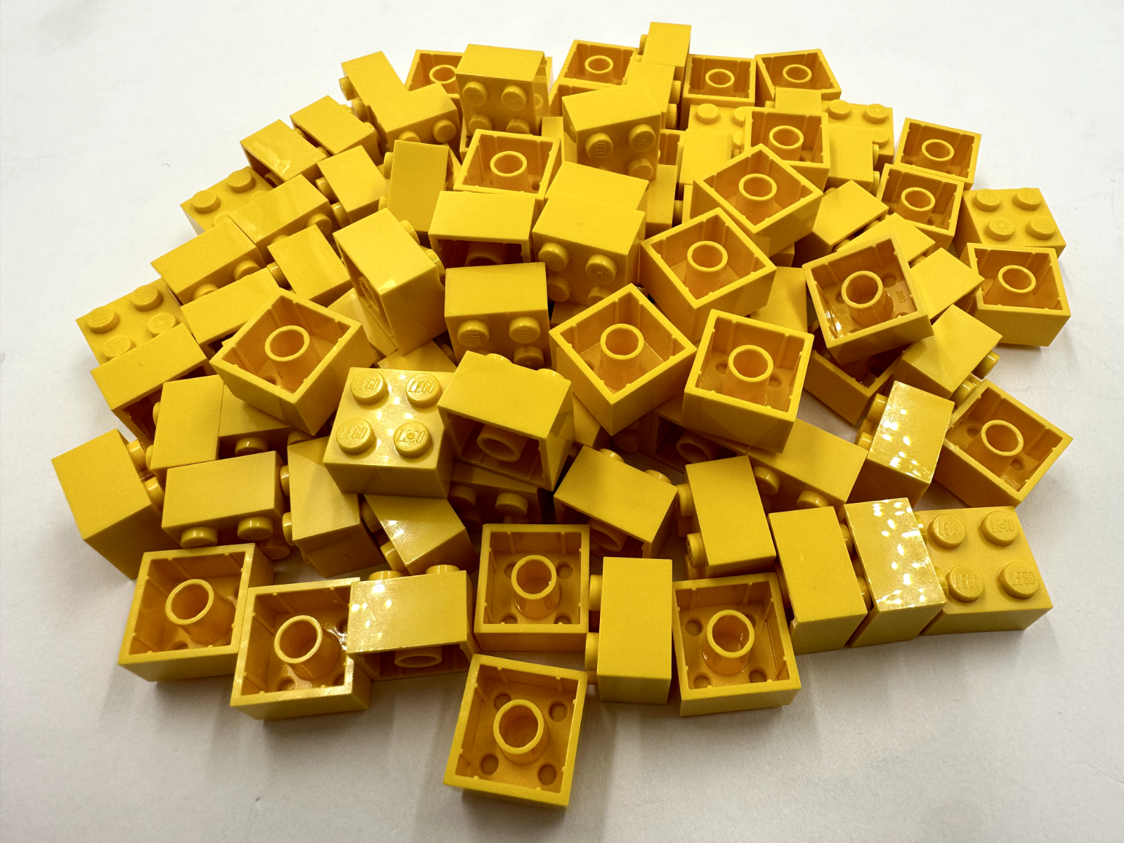 LEGO Pack of 200x New Yellow Brick 2 x 2  BULK BRICKS