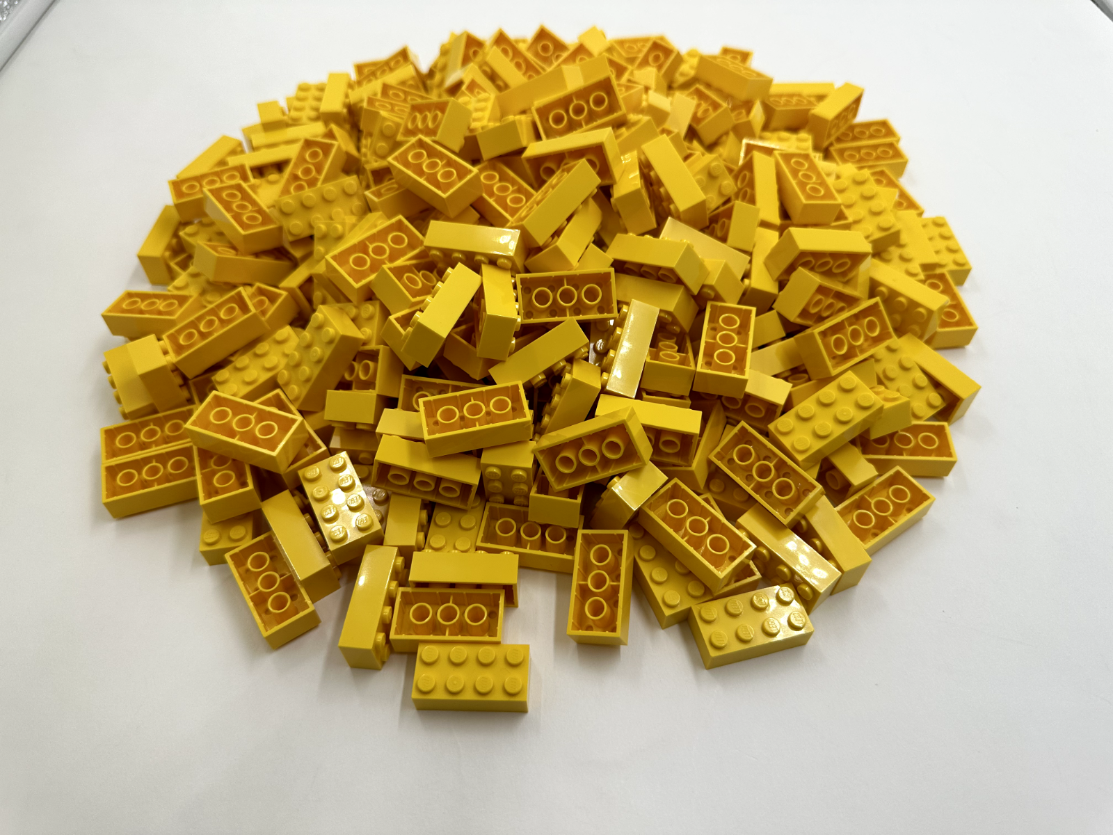 LEGO Pack of 200x New Yellow Brick 2 x 4  BULK BRICKS