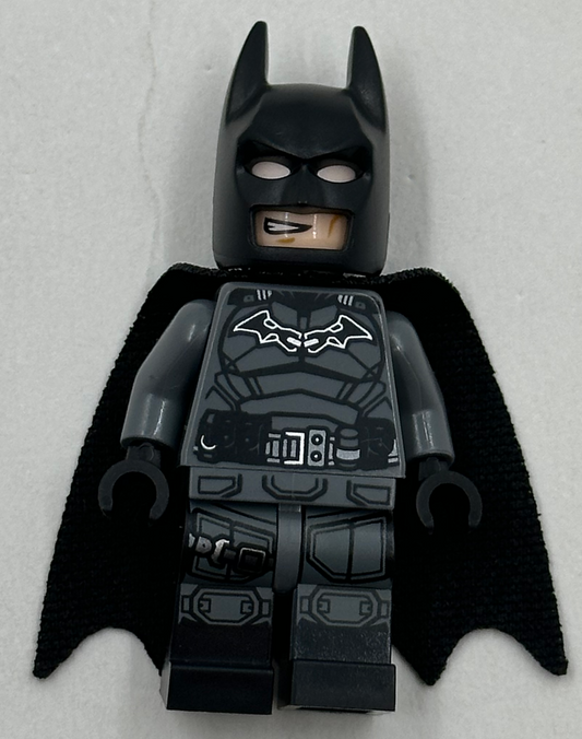 LEGO DC Super Heroes: BATMAN minifigure with sealed cape, never assembled 76181